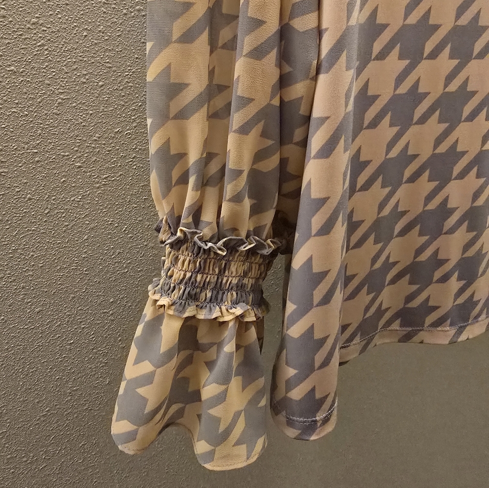 Women's Houndstooth Blouse - Gray - Picture 4 of 7